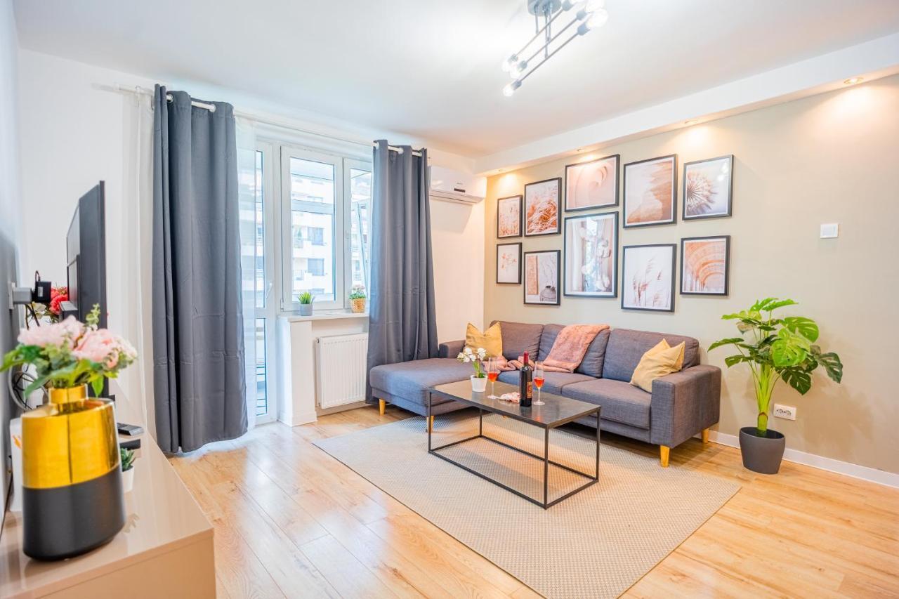 Spacious Newly Renovated 2Br Apartments With Balcony Bucharest Exterior photo