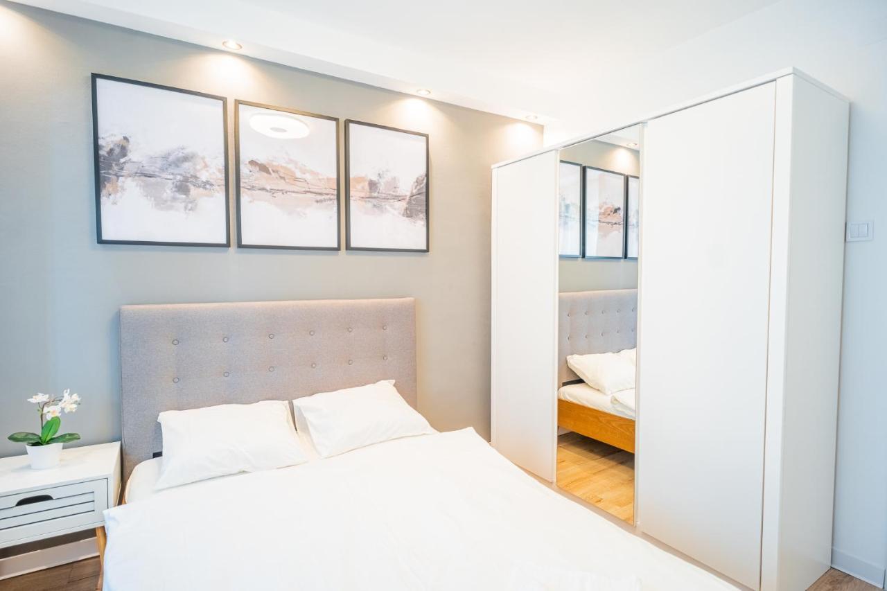 Spacious Newly Renovated 2Br Apartments With Balcony Bucharest Exterior photo