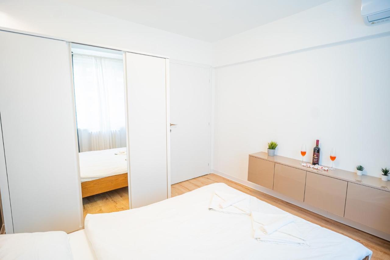 Spacious Newly Renovated 2Br Apartments With Balcony Bucharest Exterior photo