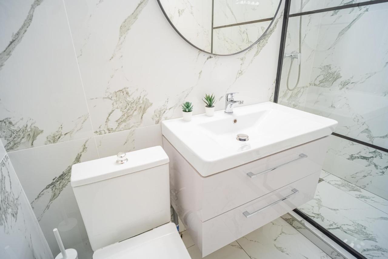 Spacious Newly Renovated 2Br Apartments With Balcony Bucharest Exterior photo