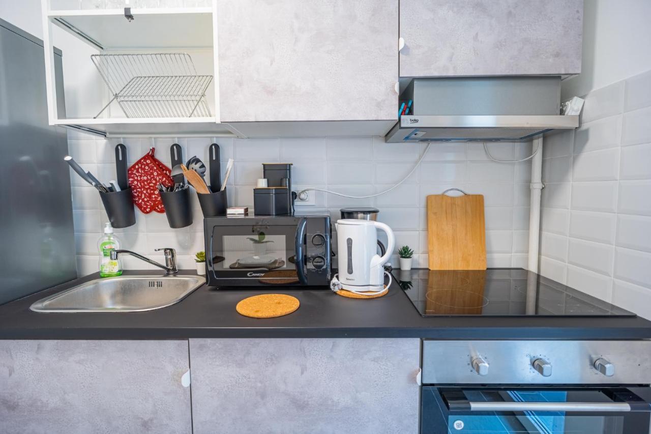 Spacious Newly Renovated 2Br Apartments With Balcony Bucharest Exterior photo