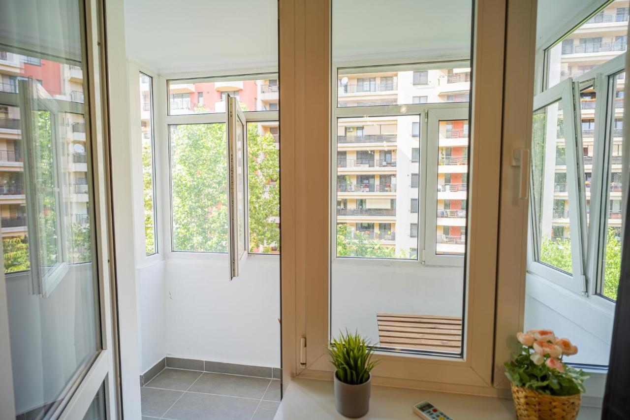 Spacious Newly Renovated 2Br Apartments With Balcony Bucharest Exterior photo