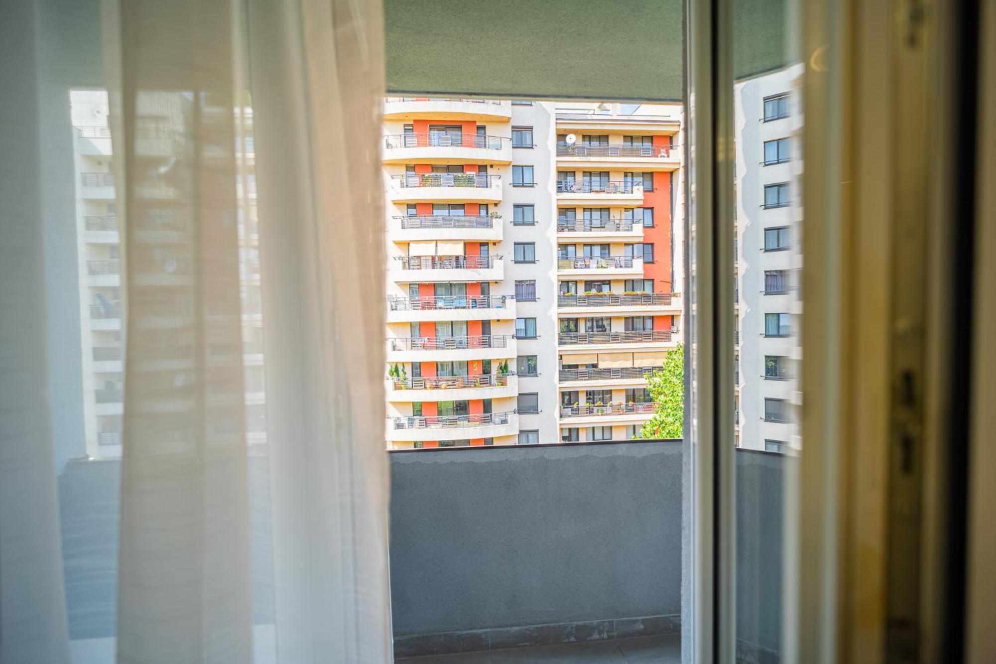 Spacious Newly Renovated 2Br Apartments With Balcony Bucharest Exterior photo