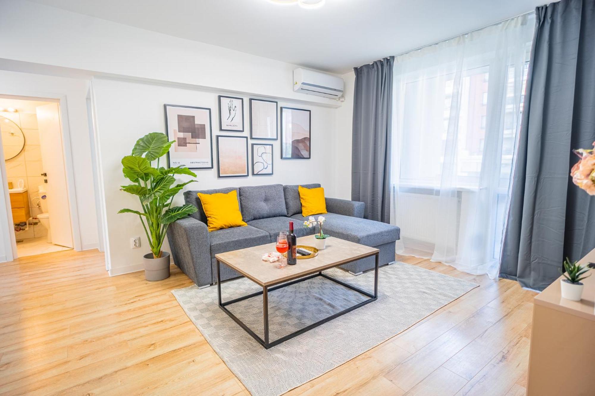 Spacious Newly Renovated 2Br Apartments With Balcony Bucharest Exterior photo